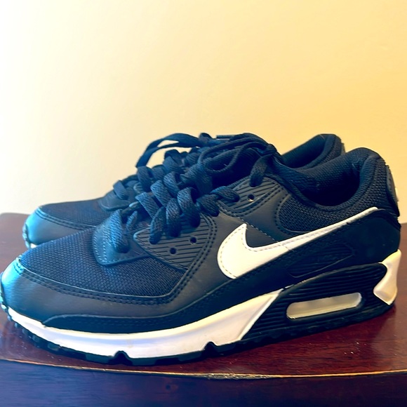 Nike Shoes - Nike Air Sneakers